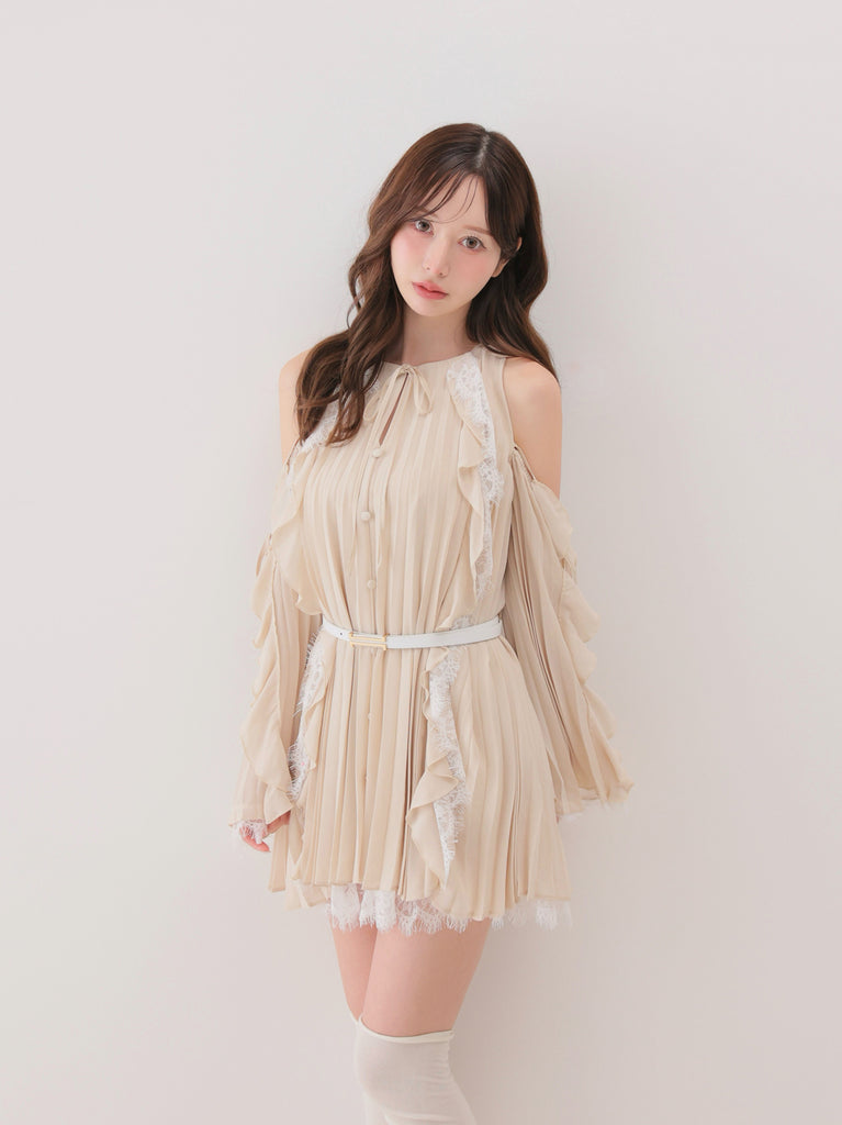 model：162cm　(size：F　color：Beige)