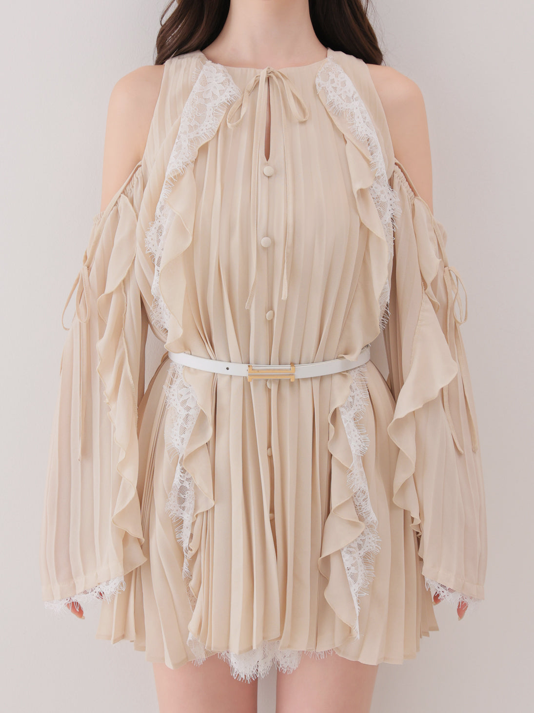 model：162cm　(size：F　color：Beige)
