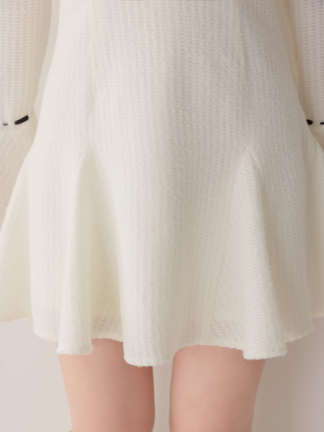 【Pre Order】Off shoulder ribbon feather knit mini onepiece(eme11123)