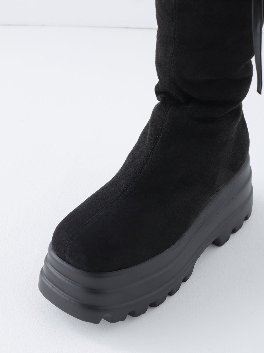 【Pre Order】Ribbon belt fur platform long boots(eme11157)