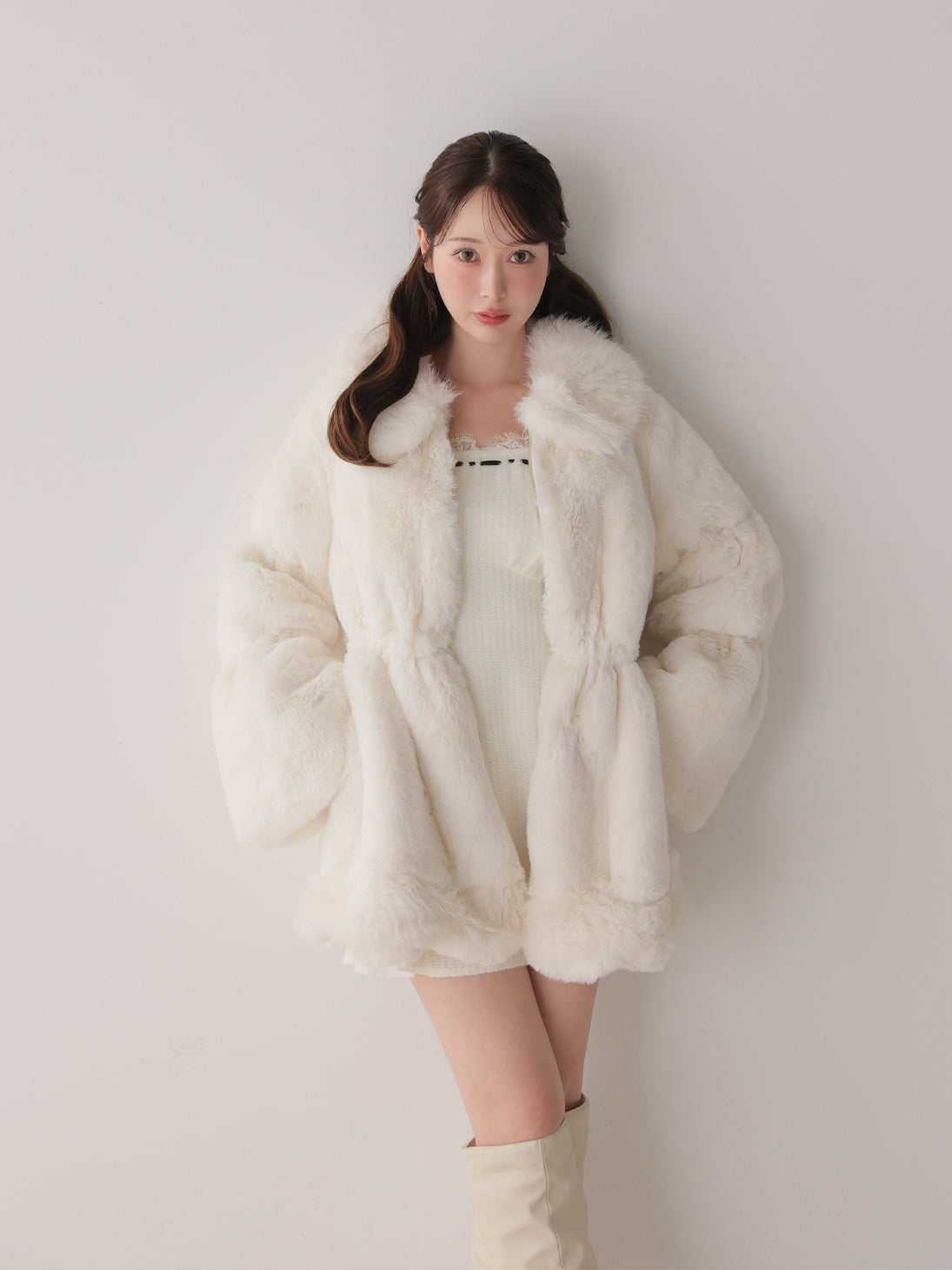 model：162cm　(size：F　color：White)