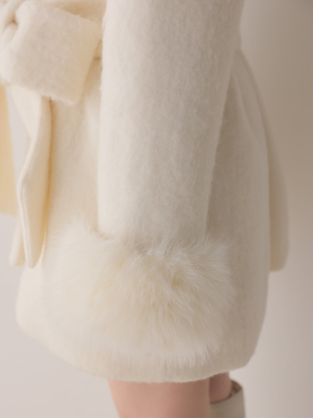 【Pre Order】Fur cuffs ribbon belted coat(eme11162)