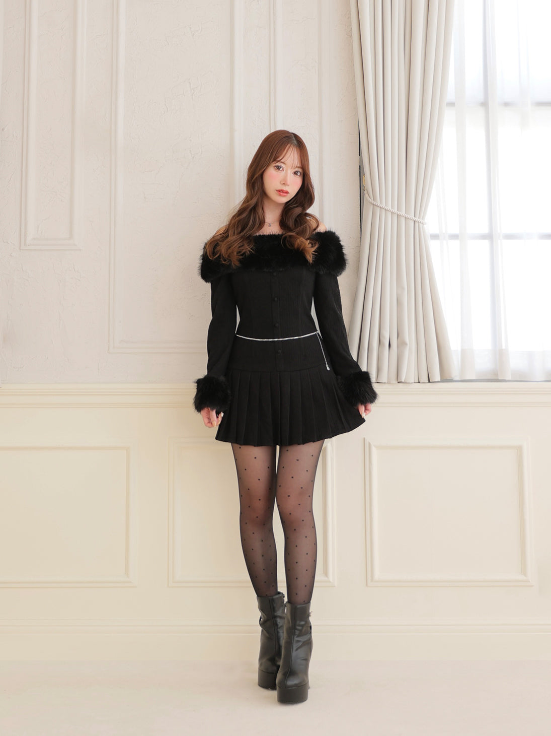 【Pre Order】Off shoulder fur pleated onepiece(eme10731)