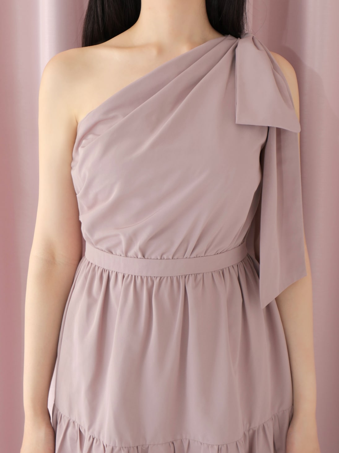 One shoulder ribbon flare onepiece(eme10543) – M me eme