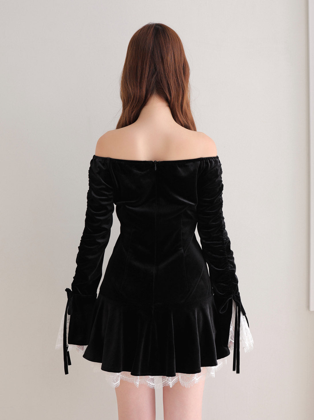 【Pre Order】Classical velvet mini onepiece(eme10610)