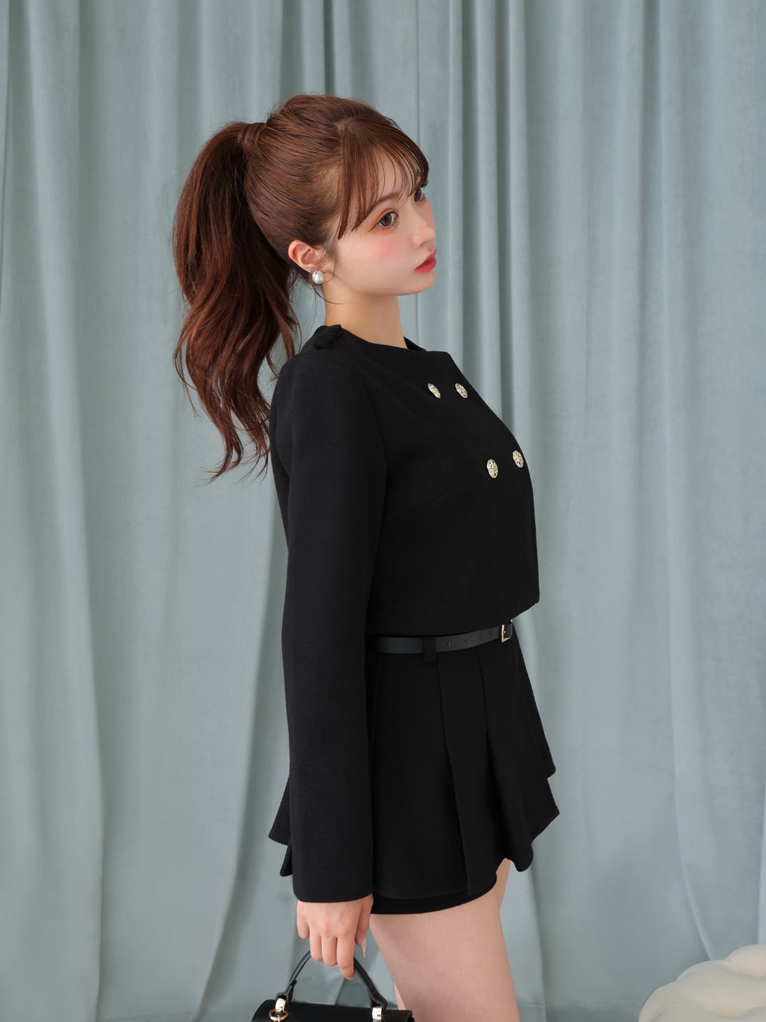 エムエメ Mmeeme Cropped melton jacket The cropped melton jacket features utility front pockets and zip