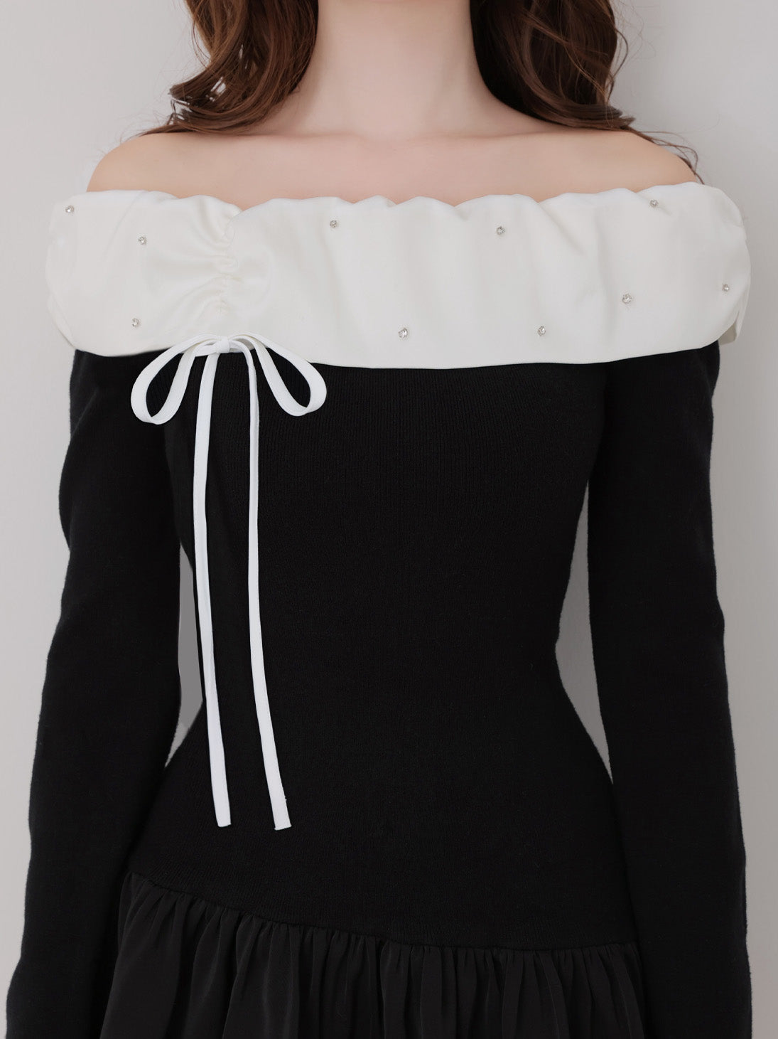 Bicolor ribbon off shoulder knit mini onepiece(eme10747)