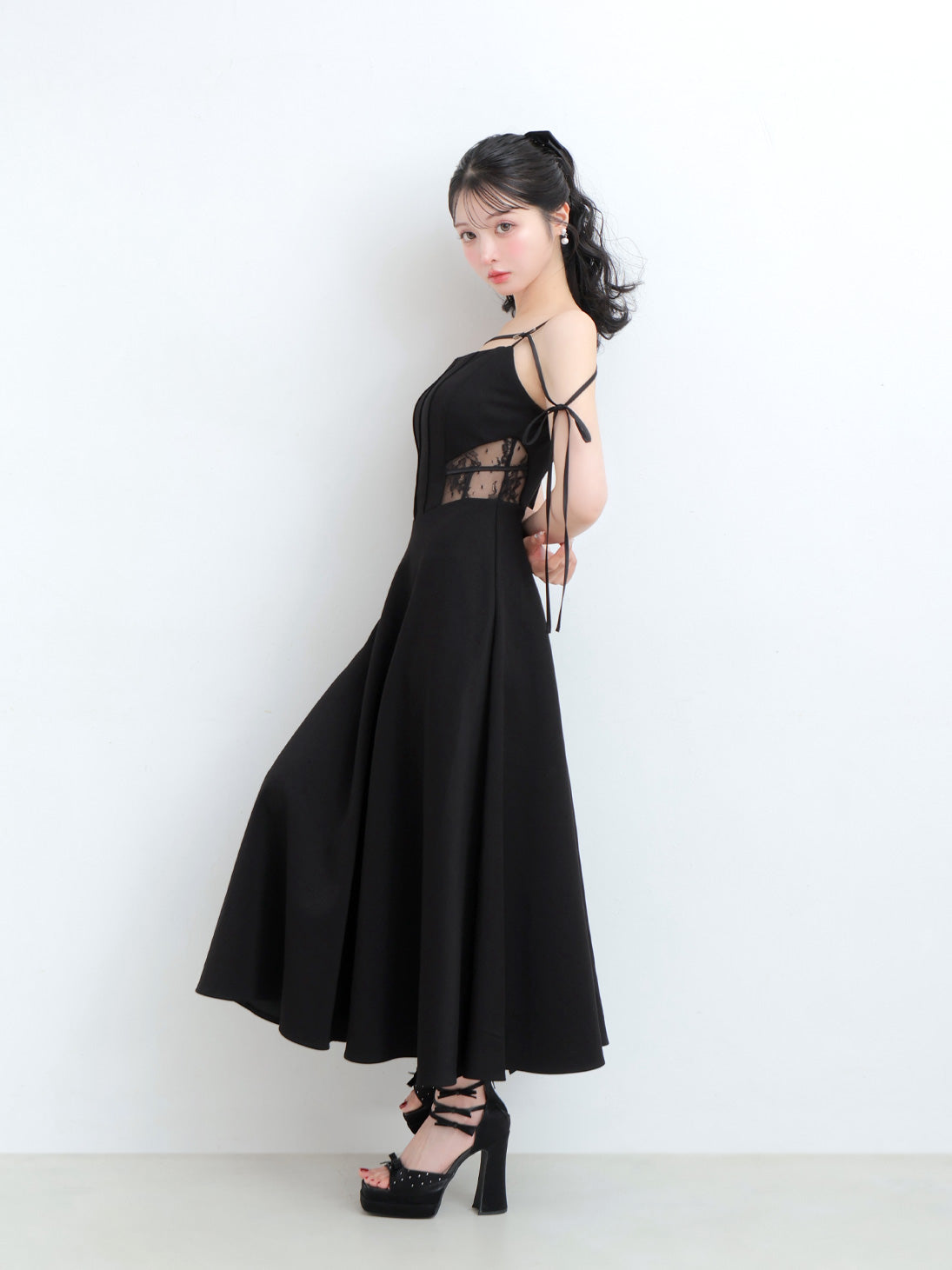 Side lace smooth ribbon onepiece(eme10394)